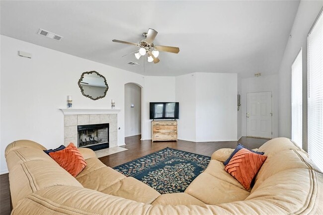 Photo - 808 N Creek Blvd