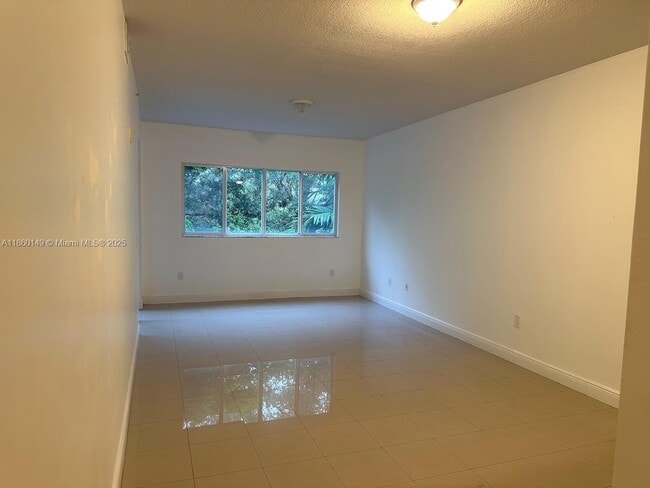 Photo - 652 NE 63rd St Unidad 302
