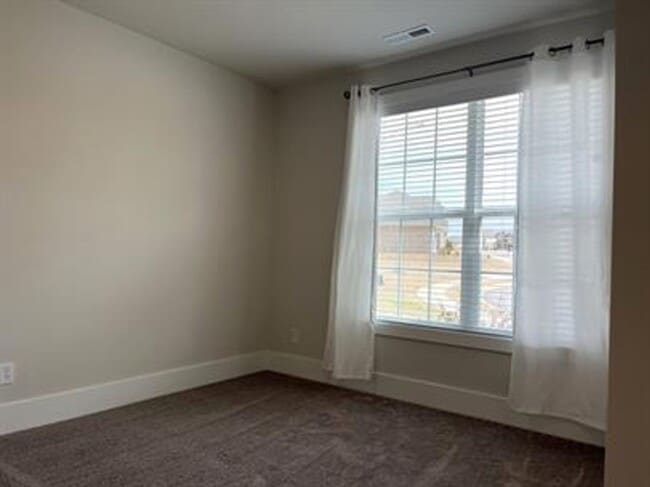 Photo - 154 Fernhill Dr NW