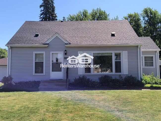 Building Photo - 6233 3rd Ave S