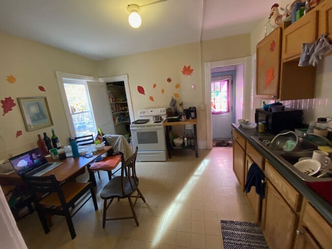 135 Loomis St Unit 135 Loomis #2