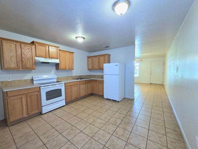 Photo - AVAILABLE NOW! -$100 OFF MOVE IN SPECIAL  ...