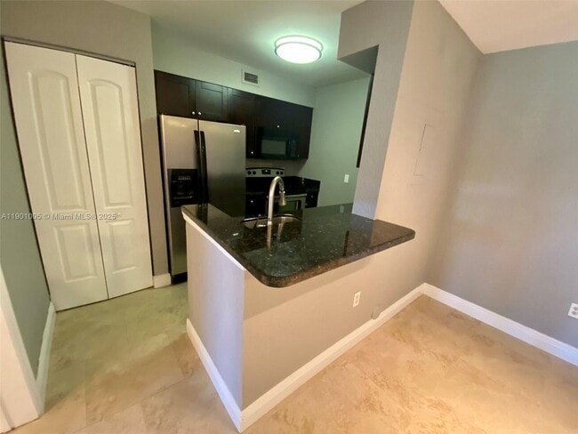 Building Photo - 2851 N Oakland Forest Dr Unit 108