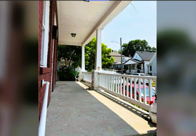 Photo - 530 Tauromee Ave