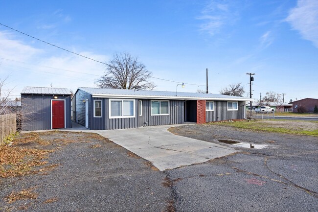 Large 5 bedroom, 1.75 Bath for Rent! - Large 5 bedroom, 1.75 Bath for Rent! House