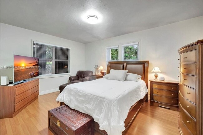Photo - 435 SW 33rd Ave