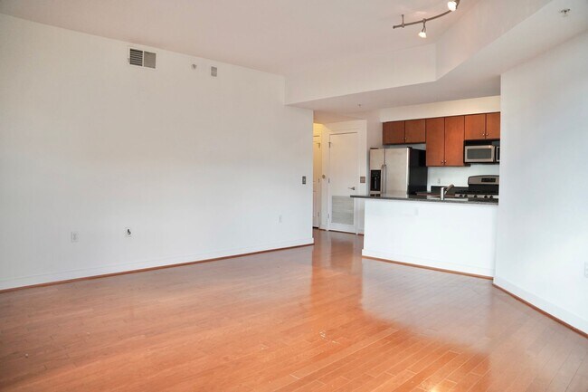 Photo - Amazing 1 BR/1 BA Corner Penthouse Condo i...