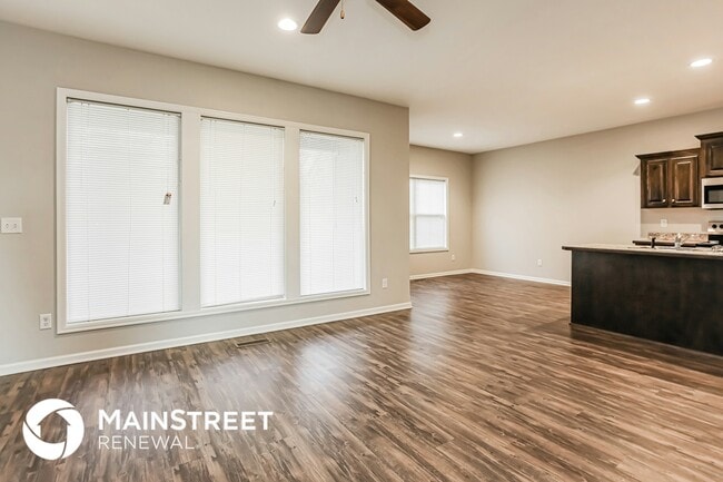 Photo - 212 NE Katie Ct