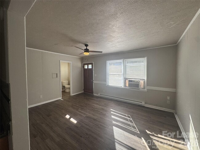 Photo - 337 Laurel St