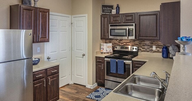 The Manor Homes of Arborwalk Apartments