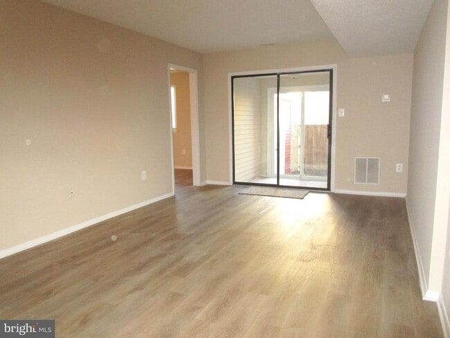 Building Photo - 7291 Coachlight Ct