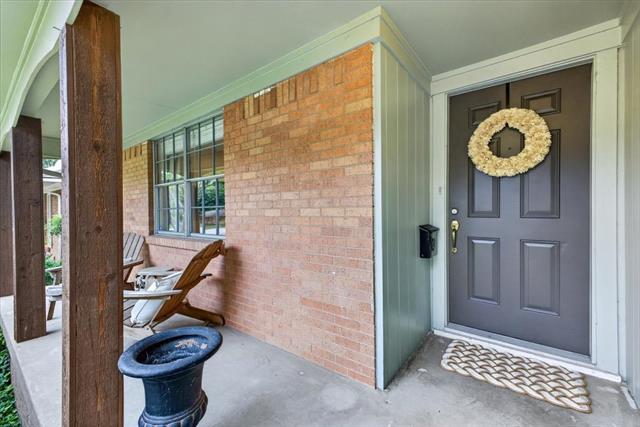 Photo - 105 S Weatherred Dr