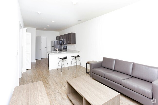 1 BR, 1 BA - Deluxe Plus - 673 SF