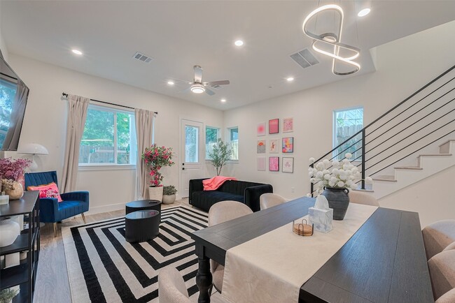 Photo - 2909 Nagle St