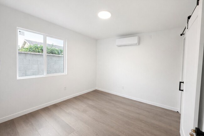 Photo - 6905 Noble Ave Unit 2