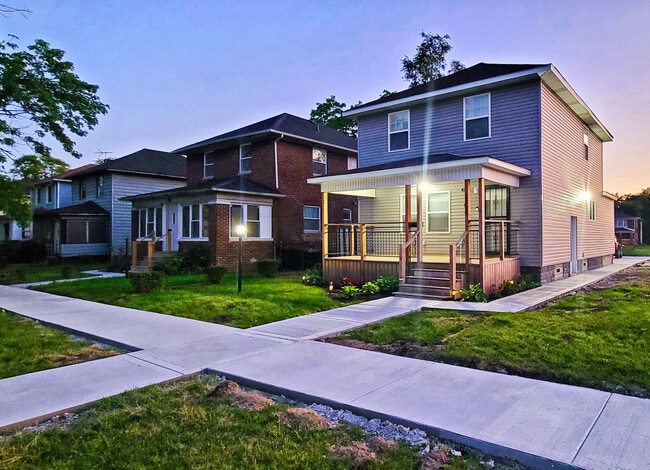 Building Photo - 708 Vermont St