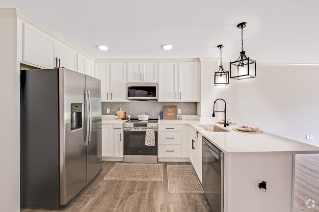 Building Photo - Village Green Apartment Homes