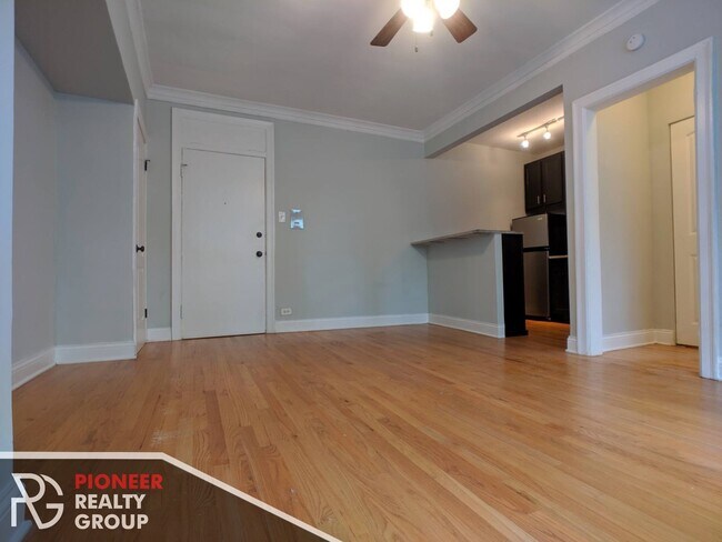 Photo - 4616 N Paulina St