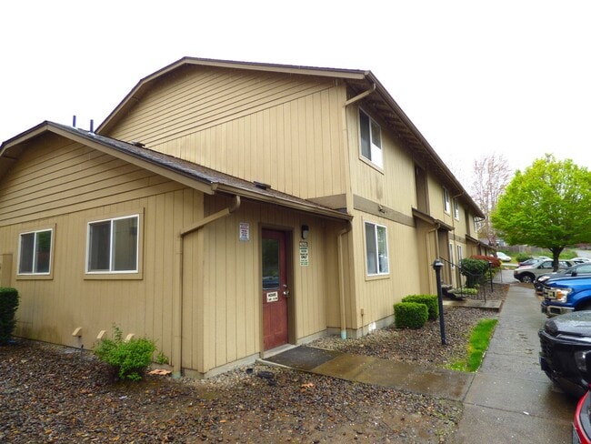Photo - Rent Special: 1/2 Off June's Rent!! 1 bedroom 1 bath second level unit! Unidad 3106-20