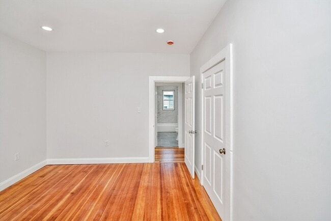 Photo - 53 Woodford St Unit 2
