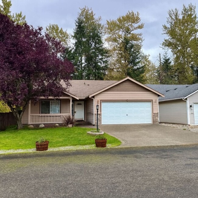 Building Photo - Beautiful, spacious home in Spanaway neighborhood. COMING SOON