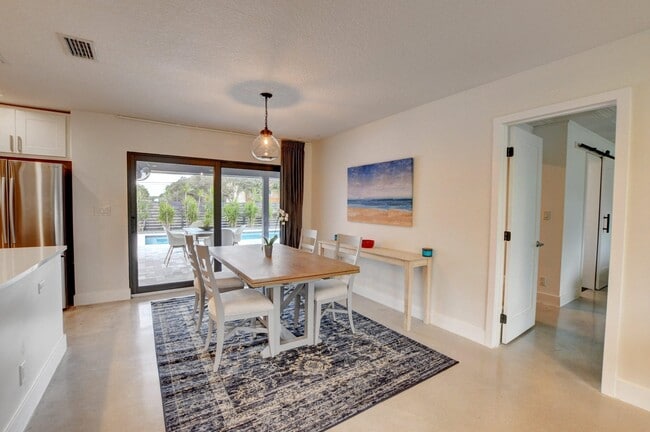 Photo - 1440 NW 12th Way
