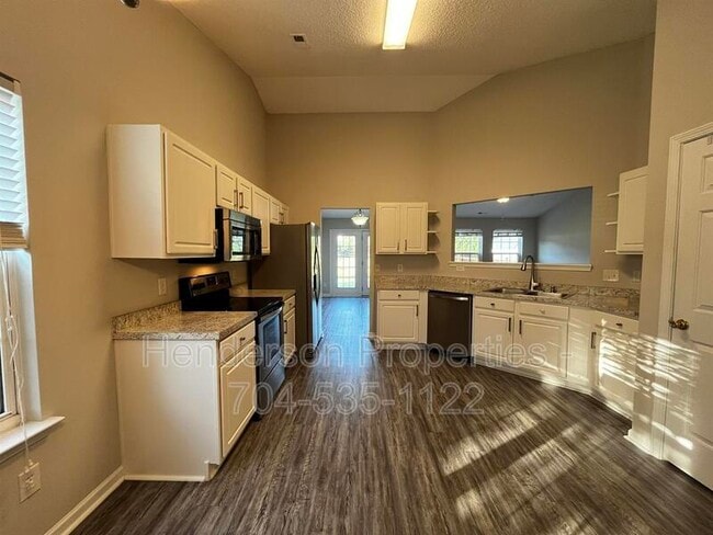 4004 Shadow Pines Cir