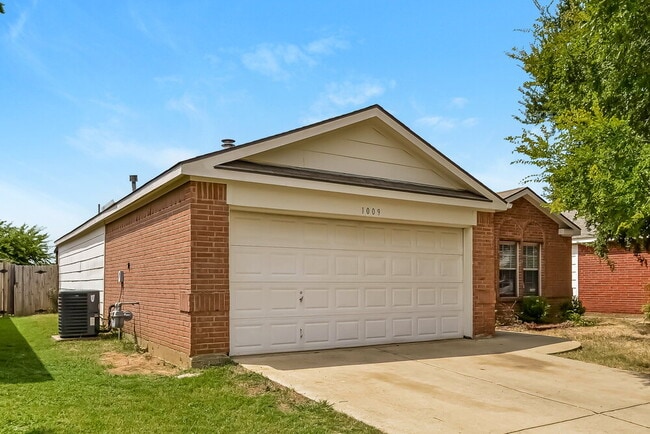 Photo - 1009 Springcreek Dr