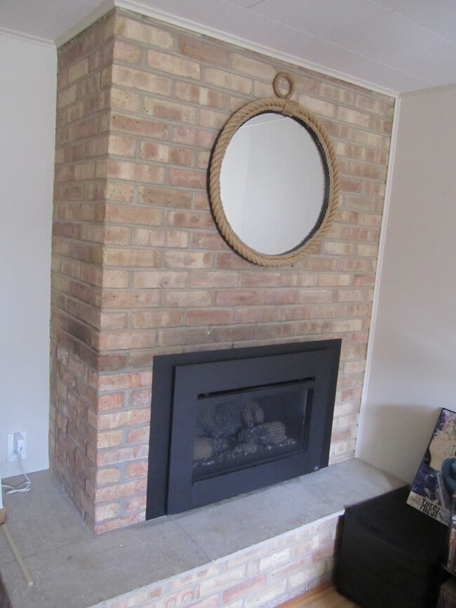 Gas fireplace - 836 11th St SW Unit #2