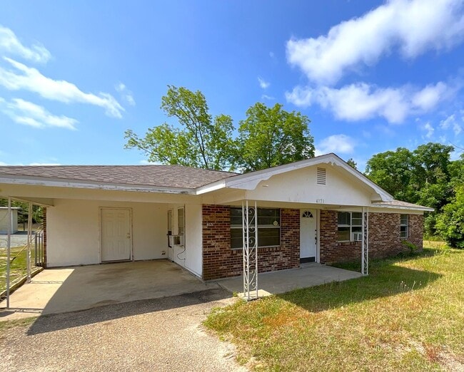 Building Photo - Pleasant 3/1 Brick Home in Rural Marianna
