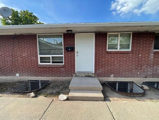 Photo - 1875 S Edison St Unidad 2