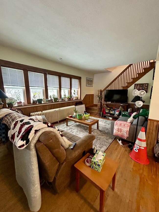 Photo - AVAILABLE JUNE - 4 Bed 2 Bath In Chester Park