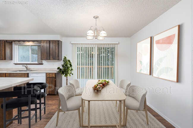 Photo - 905 W 33rd Ave