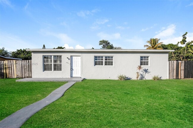 Building Photo - 1231 NE 214th St