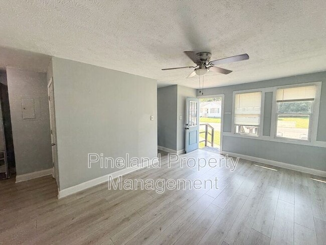 Photo - 2108 Rogers Dr