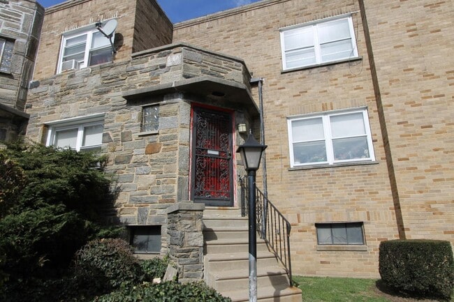 Building Photo - 6711 S Pleasant Pl Unit B