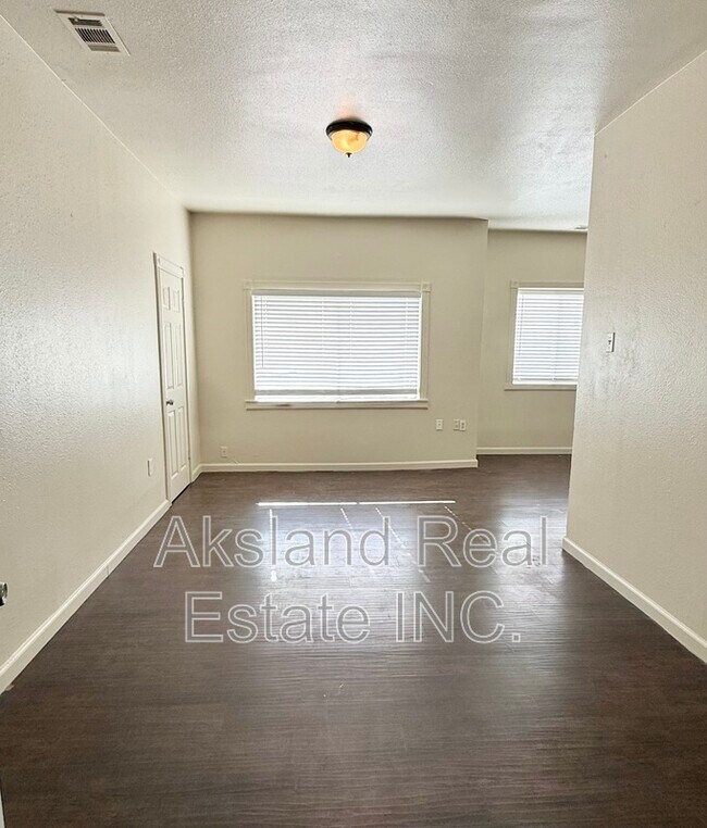 139 W Yosemite Ave