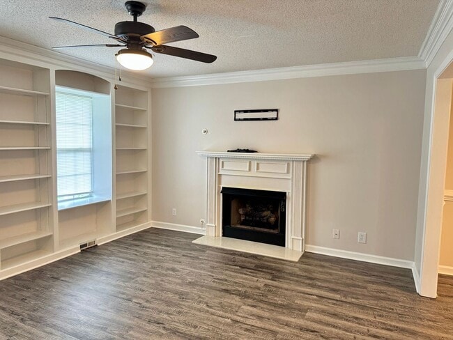 Photo - Great Location!!3 Bed/2.5 Bath near exit 1! Lots of extras in this rental!