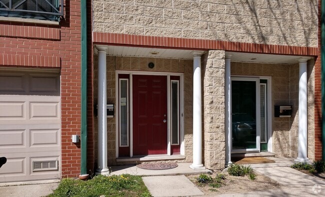 Building Photo - 420 W Blackhawk St Rental