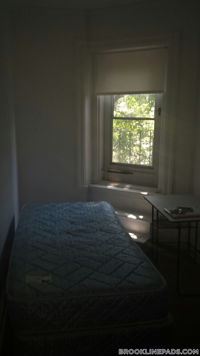 1061 Beacon St Unidad 9