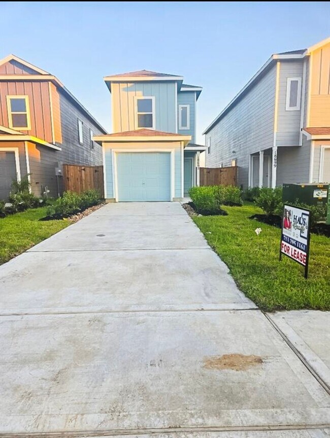 Building Photo - 18695 San Salvo Dr