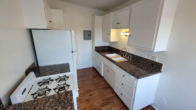 Building Photo - 6251 Milton Ave