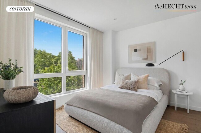 Photo - 1 Putnam Ave