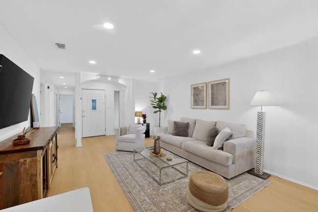 Photo - 9807 Dallum Dr
