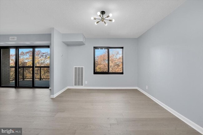 Photo - 309 Yoakum Pkwy Apartment Unit 815