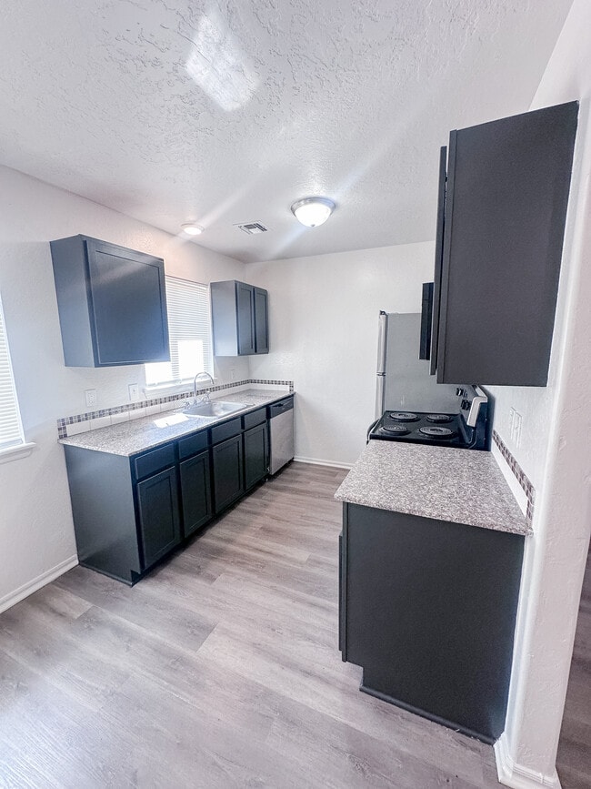 410 SW 26th St Unit 3