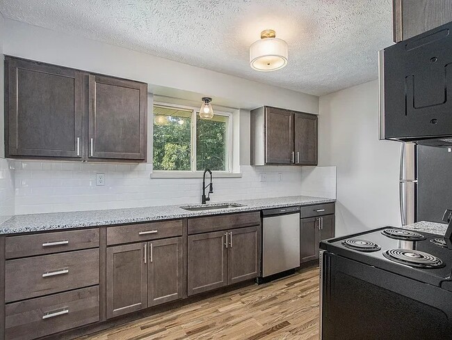 Kitchen - 2408 Texel Dr