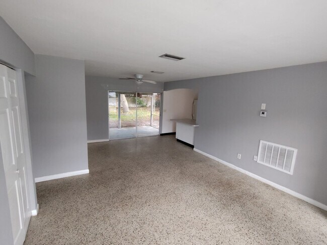 Photo - 2/1 Single Family in Spring Hill