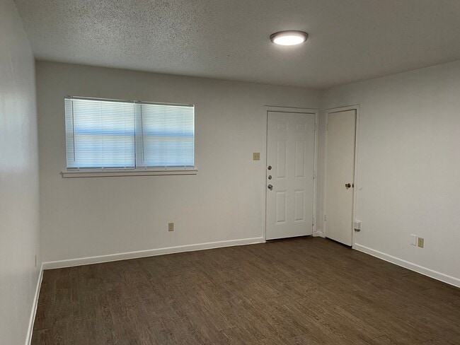 Photo - 451835 Unit B