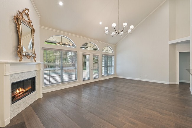 Photo - 711 Saratoga Dr